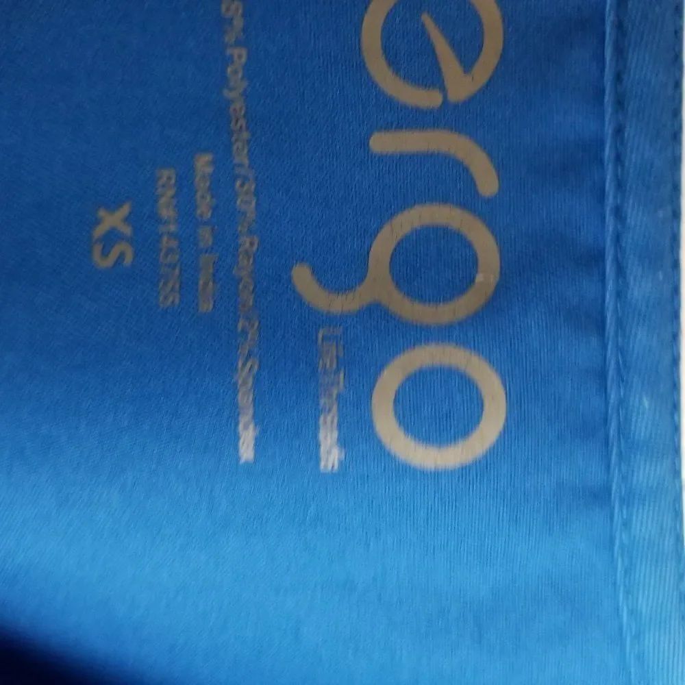 ERGO LIFE THREADS SCRUB V-NECK TOP - Picture 4 of 12